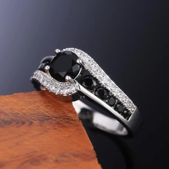 New Luxury Black White Sapphire Twisted Love Knot 925 Sterling Silver Ring - Picture 7 of 17